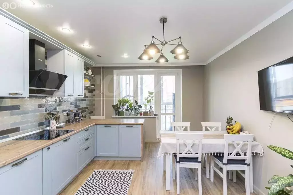3-комнатная квартира: Тюмень, улица Федюнинского, 62 (86 м) - Фото 1