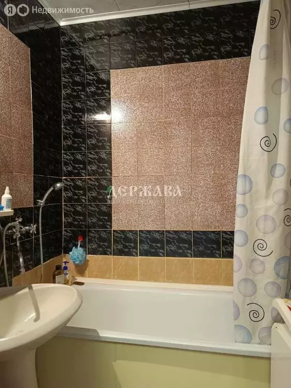 3-комнатная квартира: Старый Оскол, микрорайон Рудничный, 11 (61.4 м) - Фото 0
