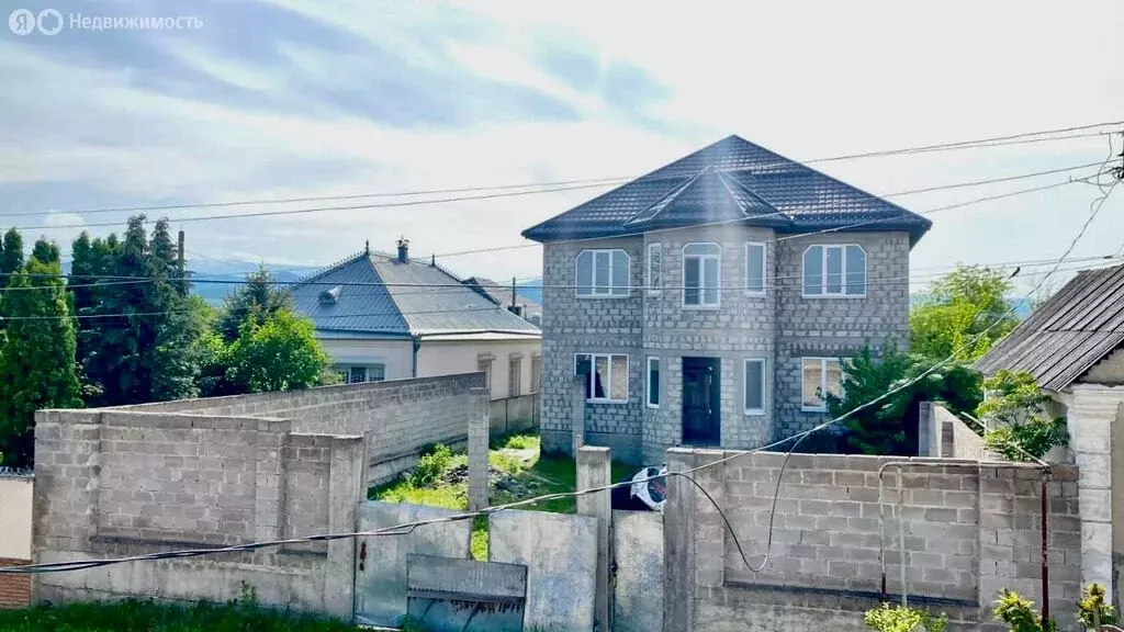 Дом в село Шалушка, Садовый переулок (274 м) - Фото 1