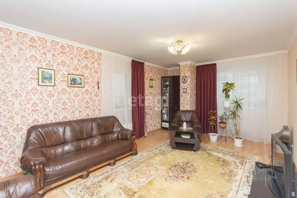 2-к кв. Тюменская область, Тюмень ул. Самарцева, 8 (86.2 м) - Фото 1