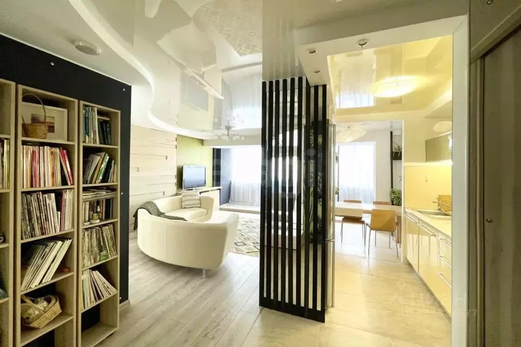 2-к кв. Тюменская область, Тюмень 6-й мкр, ул. Валерии Гнаровской, 7 ... - Фото 2