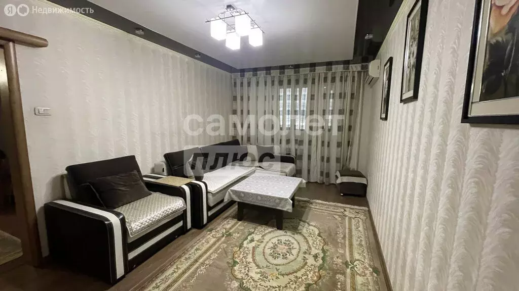 3-комнатная квартира: Астрахань, улица Михаила Луконина, 11 (63.6 м) - Фото 1
