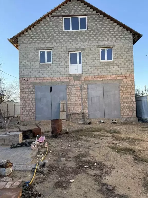 Дом в Астраханская область, Астрахань пер. 2-й Ровный, 34 (220 м) - Фото 1