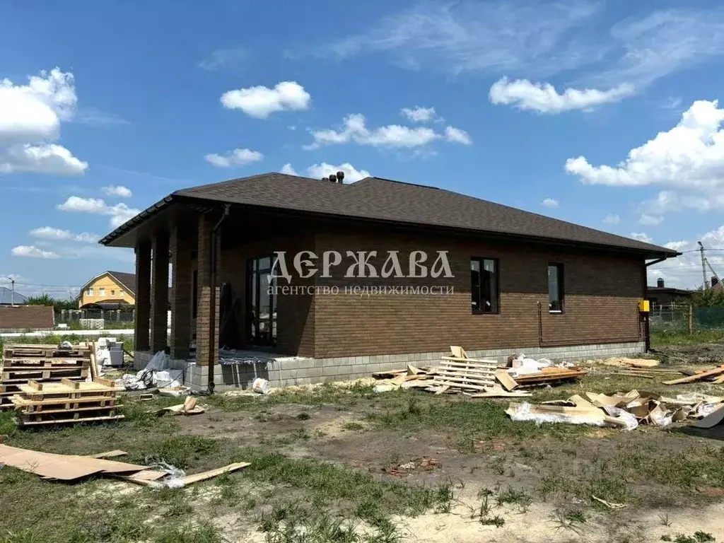 Коттедж в Белгородская область, Старооскольский городской округ, с. ... - Фото 1
