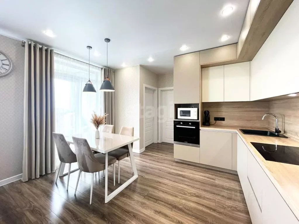 2-к кв. Ханты-Мансийский АО, Сургут ул. Ивана Захарова, 7 (57.0 м) - Фото 1