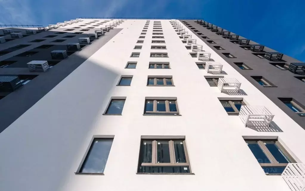 2-к кв. Тюменская область, Тюмень ул. Республики, 204к4 (107.0 м) - Фото 0