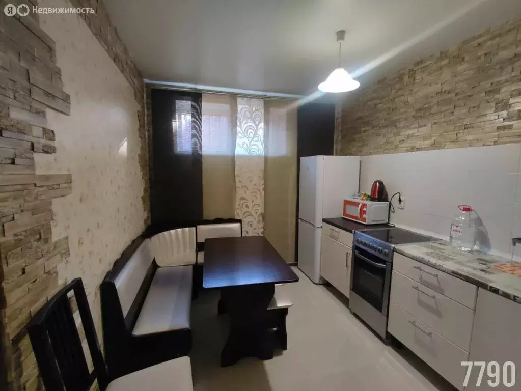 2-комнатная квартира: Батайск, улица Ворошилова, 8к1 (45 м) - Фото 0