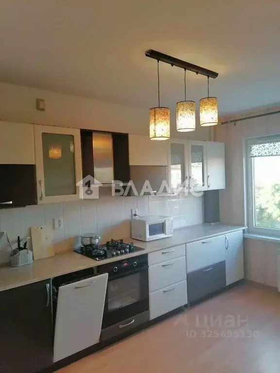 2-к кв. Калининградская область, Калининград Осенняя ул., 7 (56.0 м) - Фото 0