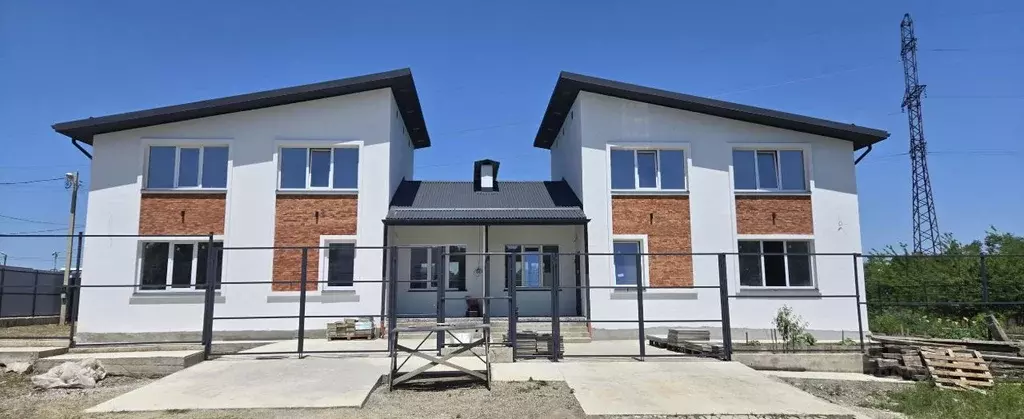 Таунхаус в Адыгея, Майкоп ул. Крымская, 2А (220 м) - Фото 1