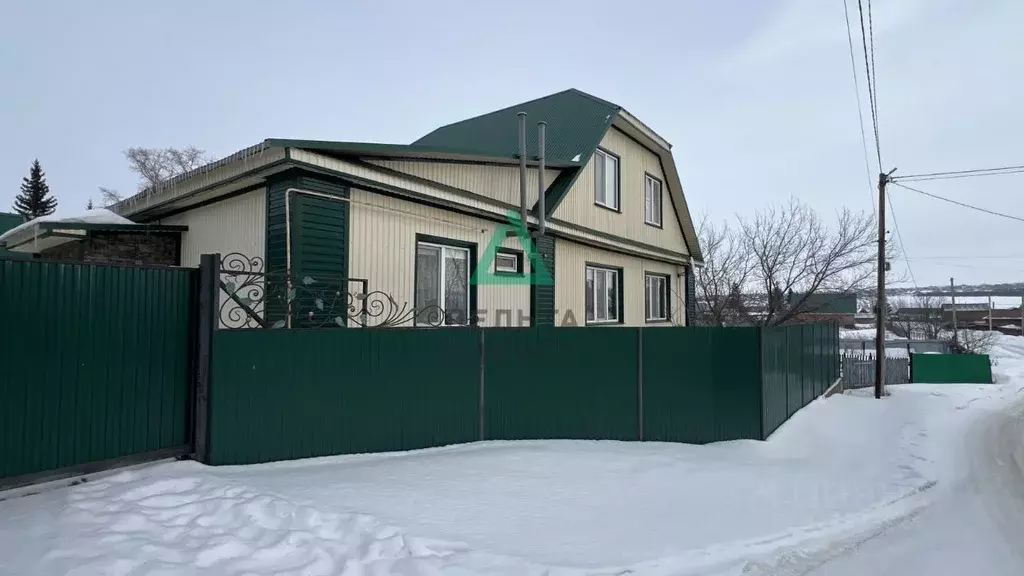 Дом в Башкортостан, с. Кармаскалы ул. Худайбердина, 15/1 (250 м) - Фото 1