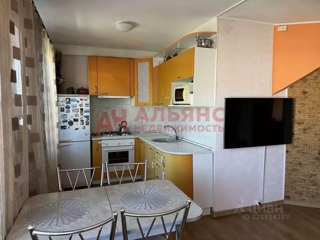 3-к кв. Самарская область, Кинель ул. Маяковского, 80 (59.5 м) - Фото 1