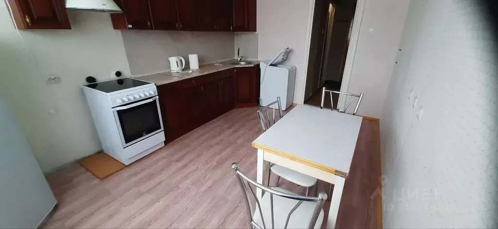 2-к кв. Тюменская область, Тюмень ул. Домостроителей, 26 (60.0 м) - Фото 0