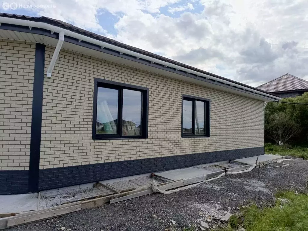 Дом в село Воздвиженка, Октябрьская улица, 95А (102 м) - Фото 1