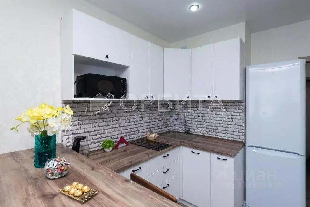 Студия Тюменская область, Тюмень ул. Дмитрия Менделеева, 2 (32.0 м) - Фото 1