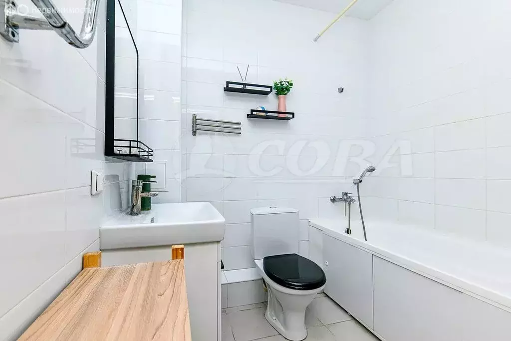 2-комнатная квартира: Тюмень, улица Тимофея Чаркова, 83 (57 м) - Фото 1