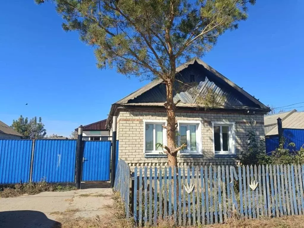 Дом в Саратовская область, Новоузенск ул. Смоловика, 15 (113 м) - Фото 1
