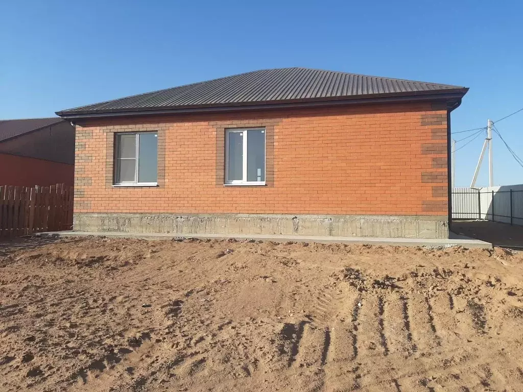 Дом в Астраханская область, Наримановский район, пос. Мирный ул. ... - Фото 2