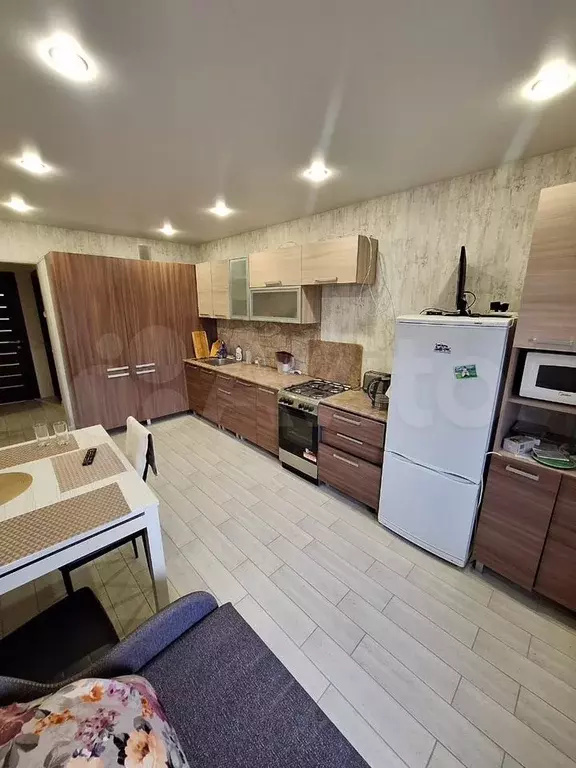 3-к. квартира, 81 м, 2/10 эт. - Фото 0