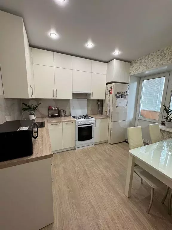 1-к. квартира, 42 м, 3/10 эт. - Фото 0