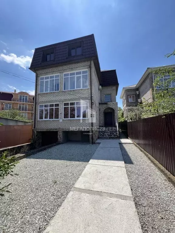 Дом в Краснодарский край, Геленджик ул. Сипягина, 9 (200 м) - Фото 2