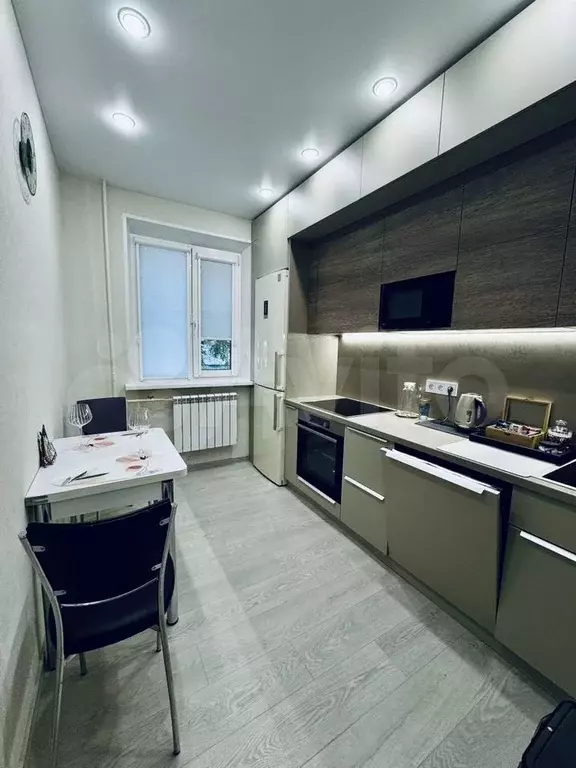 2-к. квартира, 48 м, 1/9 эт. - Фото 0