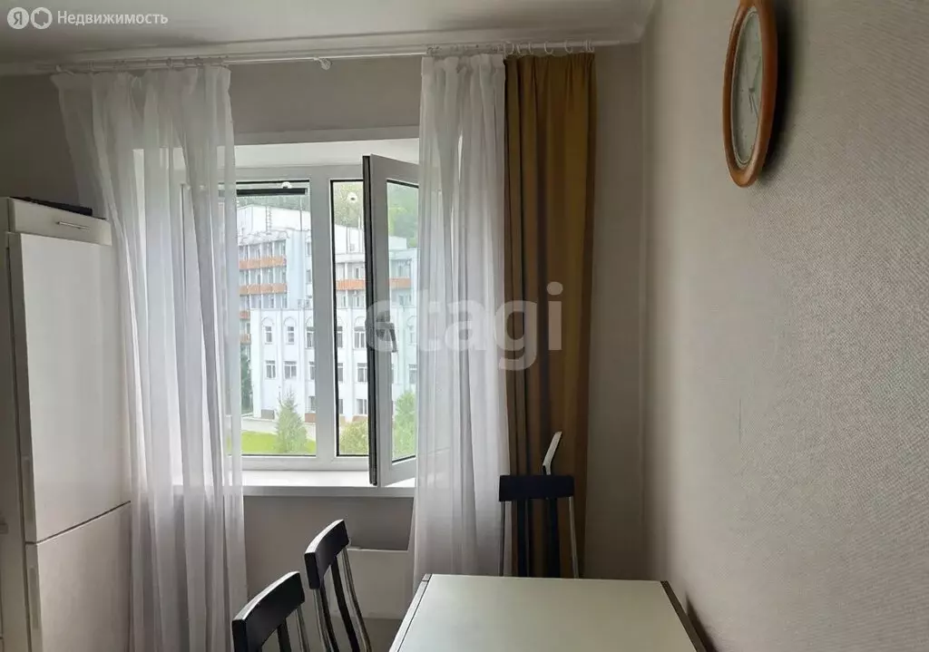 2-комнатная квартира: Белокуриха, улица Братьев Ждановых, 3 (56 м) - Фото 1