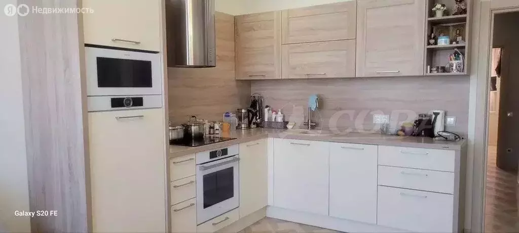 2-комнатная квартира: Тюмень, улица Муравленко, 10 (67.9 м) - Фото 1