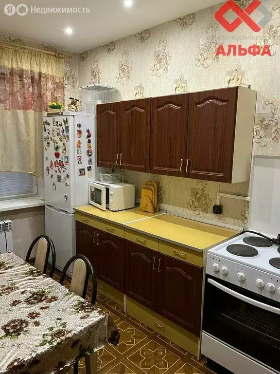 3-комнатная квартира: Киров, улица Короленко, 18 (64.1 м) - Фото 1