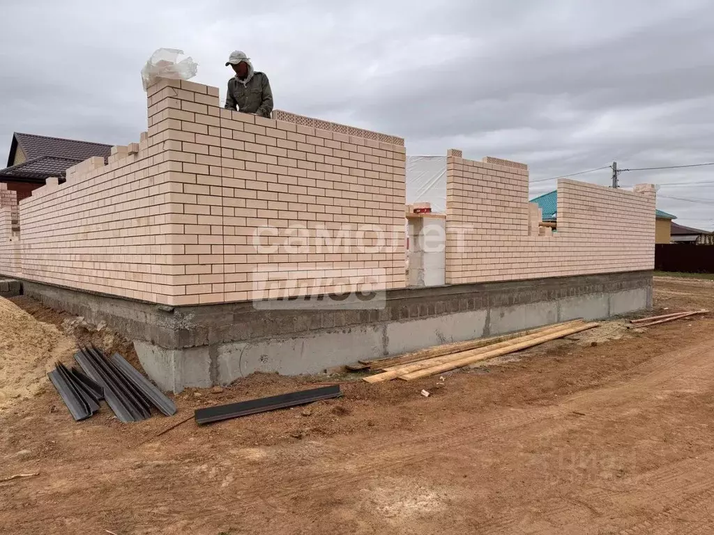 Дом в Калмыкия, Элиста пер. Полярный, 1 (100 м) - Фото 1