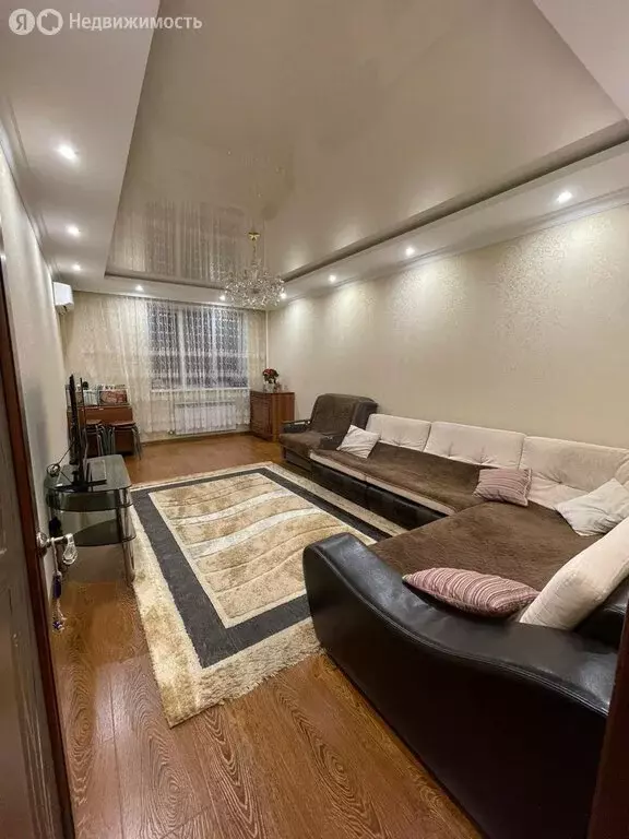 3-комнатная квартира: Владикавказ, проспект Доватора, 83 (100 м) - Фото 1