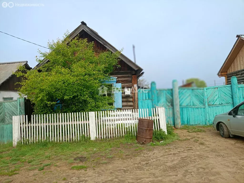 Дом в посёлок городского типа Усть-Баргузин, улица Орджоникидзе, 44 ... - Фото 0