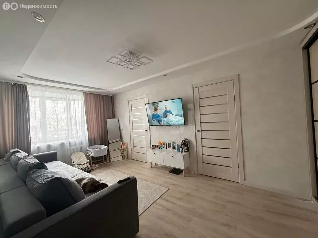 4-комнатная квартира: Чернушка, улица Нефтяников, 4 (59.5 м) - Фото 1