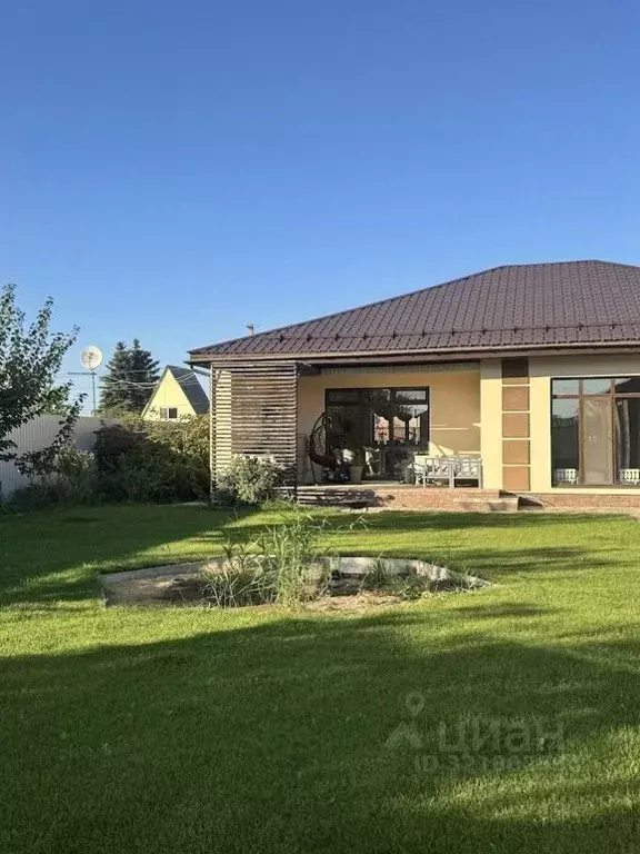 Дом в Саратовская область, Энгельсский район, Красноярское ... - Фото 0
