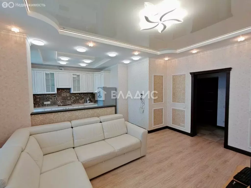 3-комнатная квартира: Белгород, улица Шаландина, 4к1 (81 м) - Фото 0