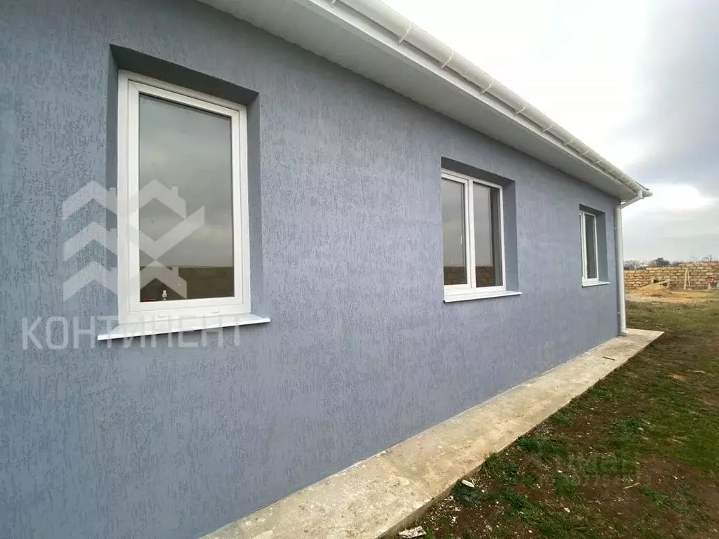 Дом в Крым, Сакский район, Молочненское с/пос, с. Абрикосовка ул. ... - Фото 2