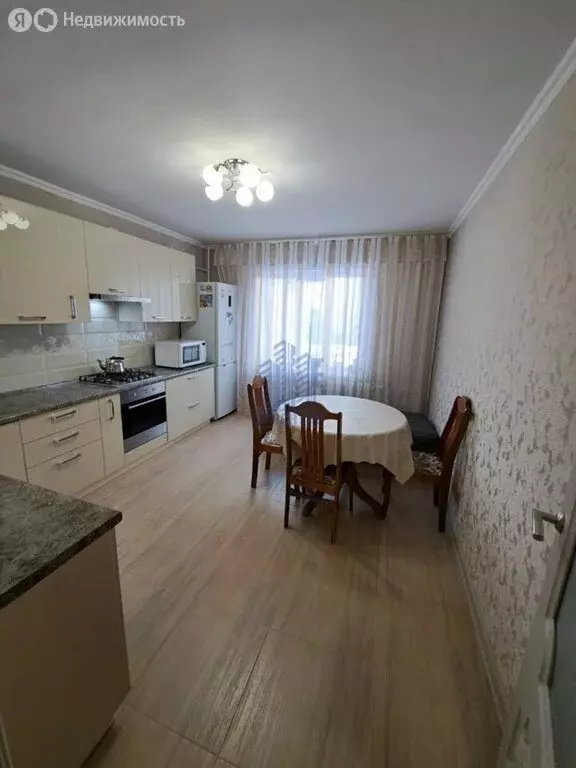 2-комнатная квартира: Чебоксары, улица Пирогова, 2к2 (67.2 м) - Фото 1