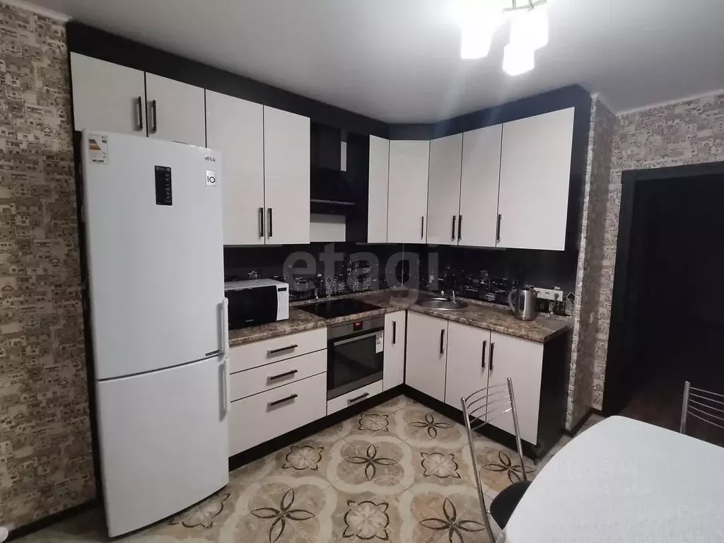 2-к кв. Белгородская область, Белгород Вокзальная ул., 26А (76.2 м) - Фото 0