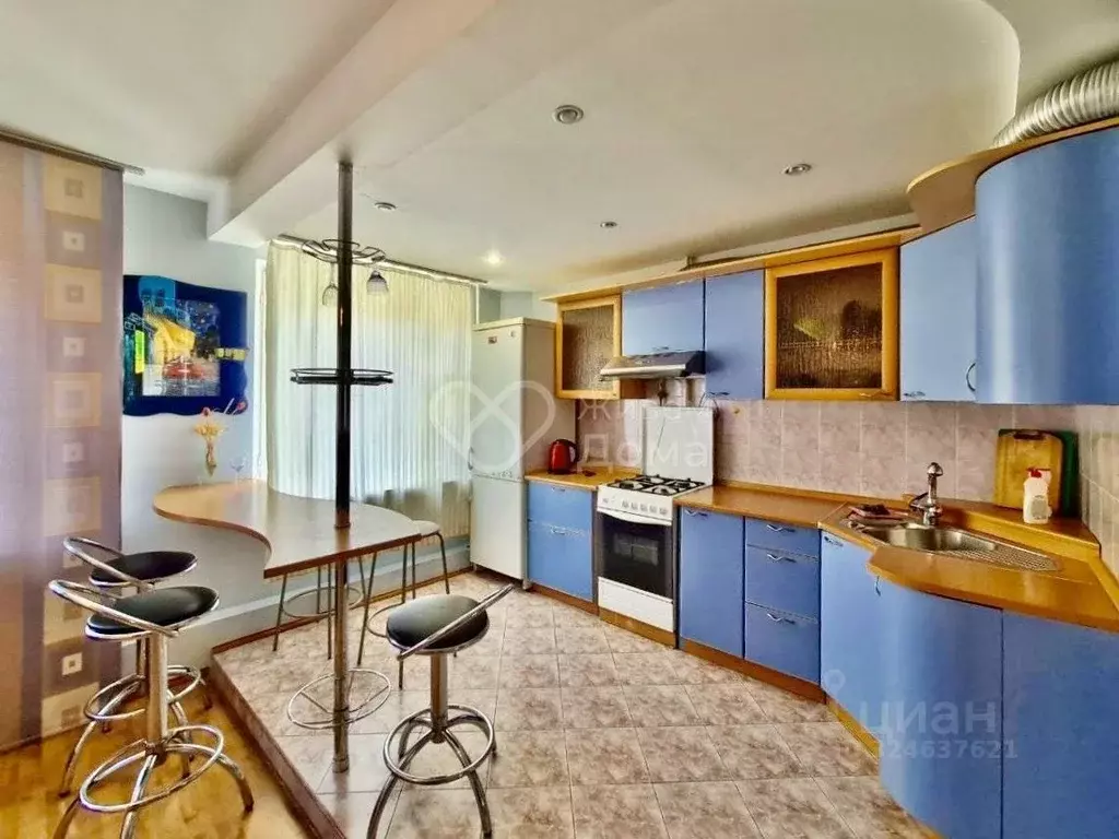 3-к кв. Волгоградская область, Волгоград Нарвская ул., 8 (65.2 м) - Фото 1