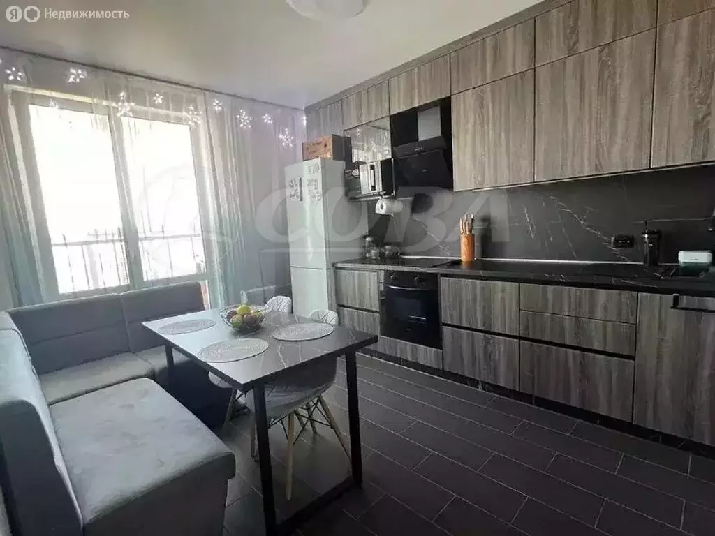 1-комнатная квартира: Тюмень, улица Александра Протозанова, 10 (37 м) - Фото 1