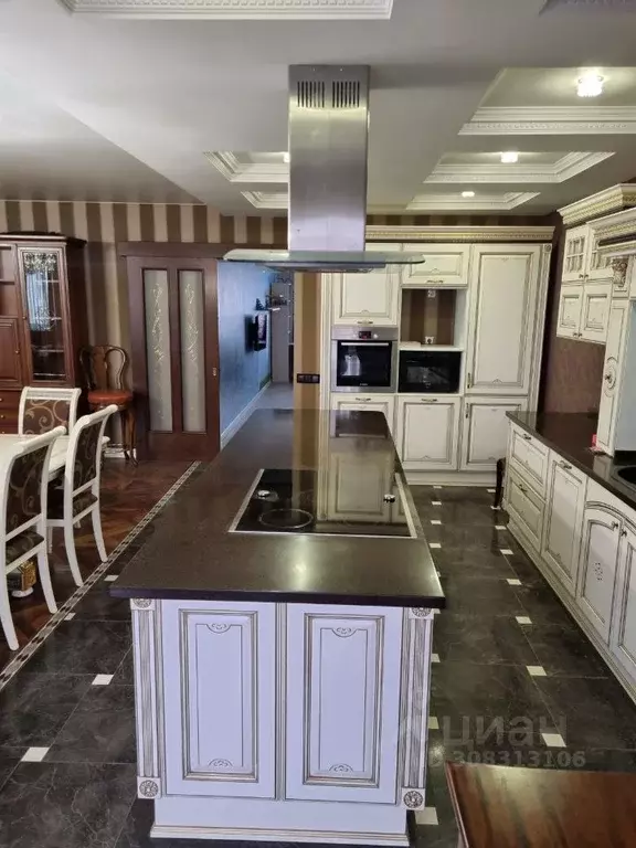 3-к кв. Омская область, Омск ул. Рождественского, 9/3 (126.0 м) - Фото 1