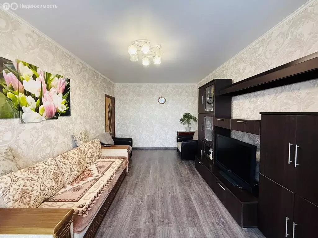 3-комнатная квартира: посёлок городского типа ВНИИССОК, улица Дениса ... - Фото 1