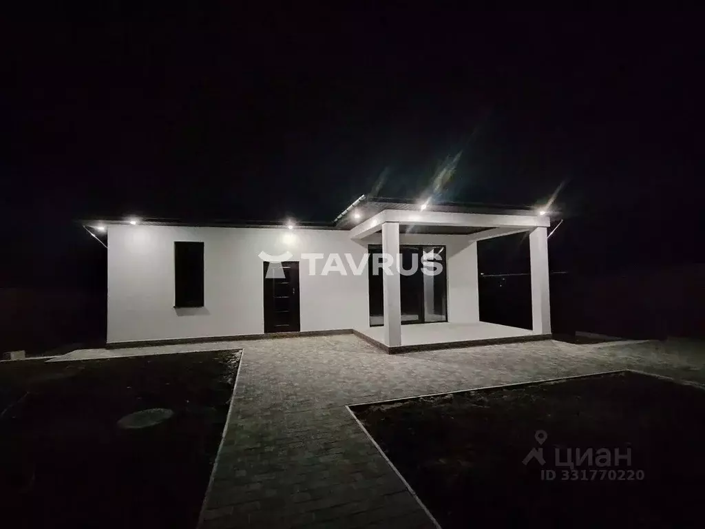 Дом в Крым, Симферопольский район, Трудовское с/пос, с. Денисовка ул. ... - Фото 1