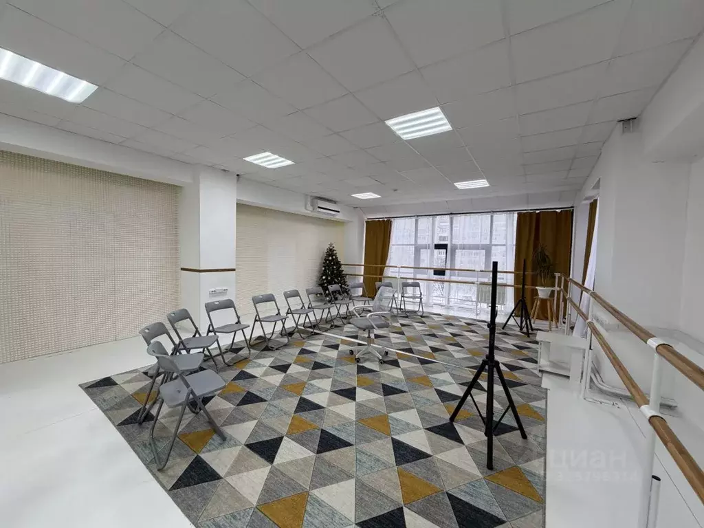 Помещение свободного назначения в Тверская область, Тверь просп. ... - Фото 1