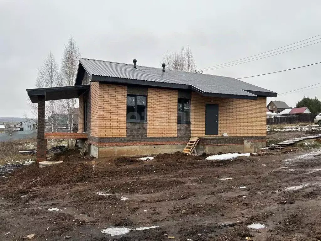 Дом в Башкортостан, Иглинский район, Акбердинский сельсовет, с. ... - Фото 1