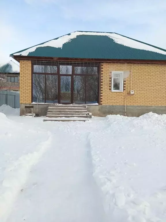 Дом в Оренбургская область, Оренбургский район, Экспериментальный ... - Фото 1