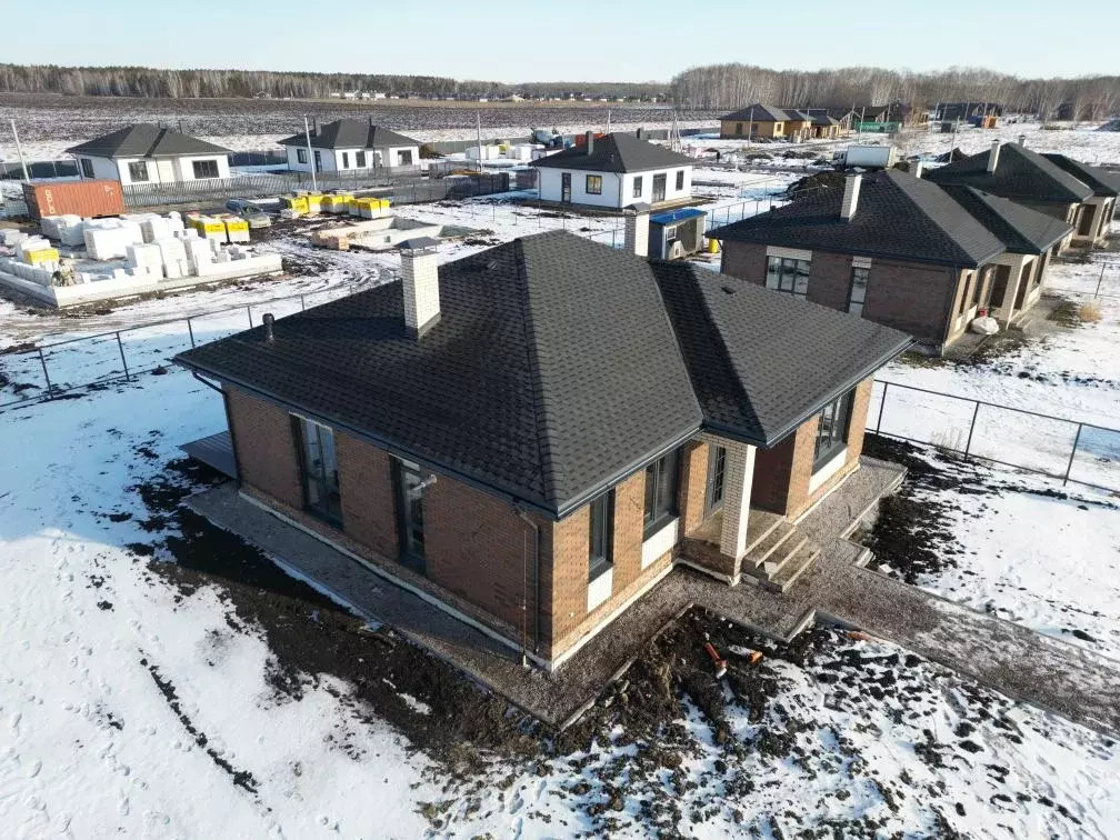 Дом в Омская область, Омский район, с. Пушкино ул. Ленского (144 м) - Фото 1