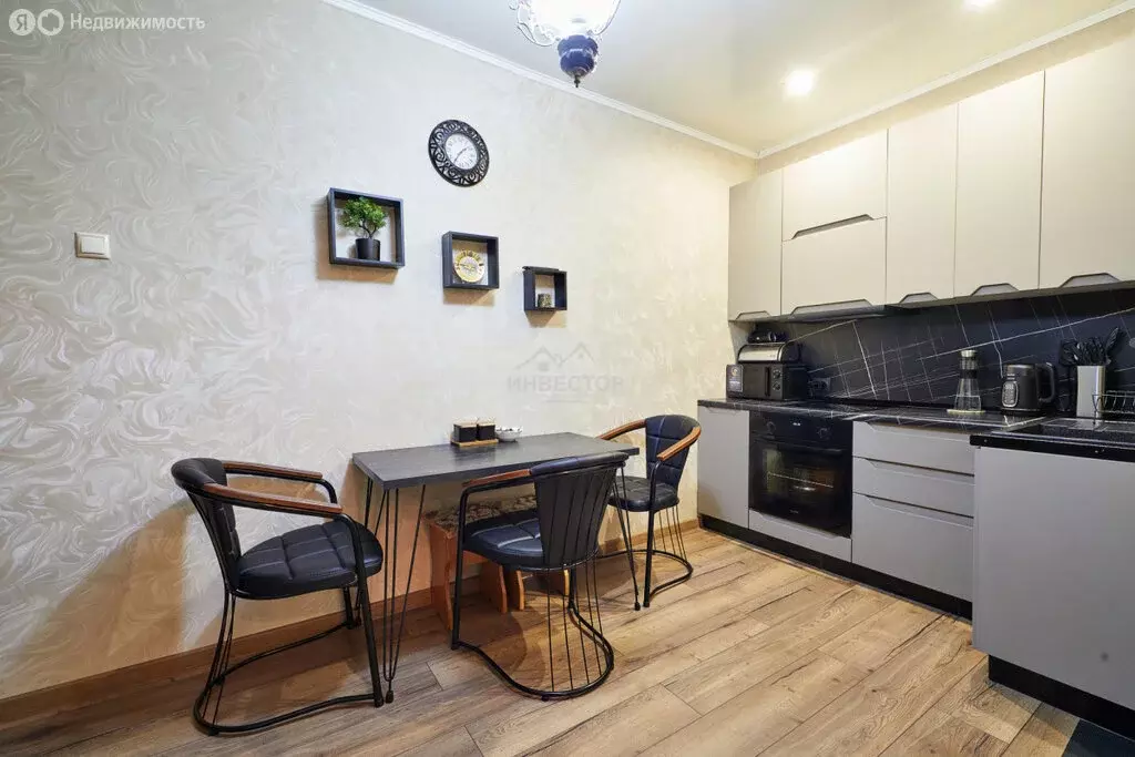 2-комнатная квартира: Челябинск, улица Братьев Кашириных, 131 (50 м) - Фото 2