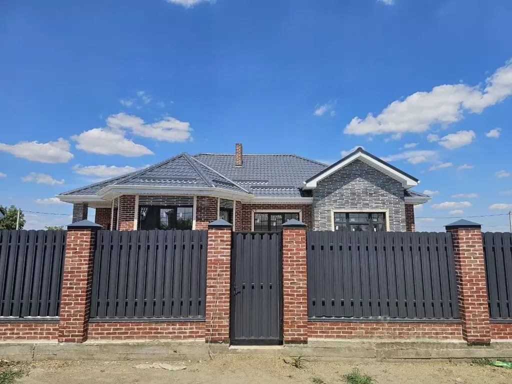 Дом в Краснодарский край, Динской район, Южно-Кубанское с/пос, пос. ... - Фото 1