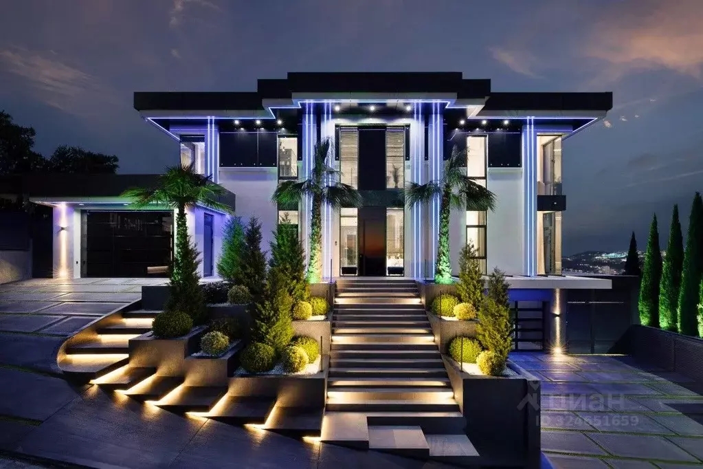 Дом в Краснодарский край, Сочи Целинная ул., 28/15В (500 м) - Фото 1