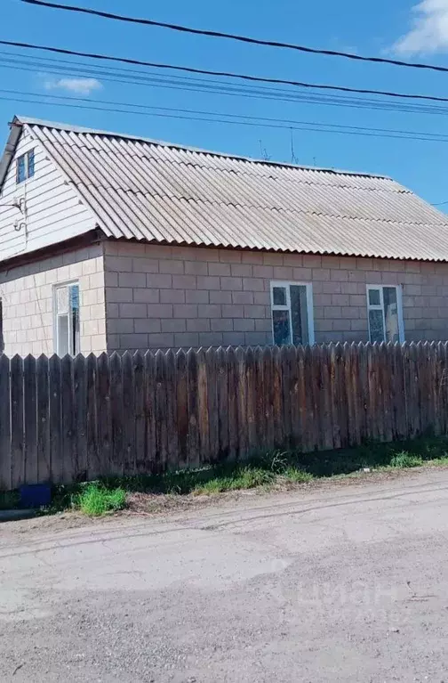 Дом в Астраханская область, Астрахань Путейная ул., 9 (50 м) - Фото 0